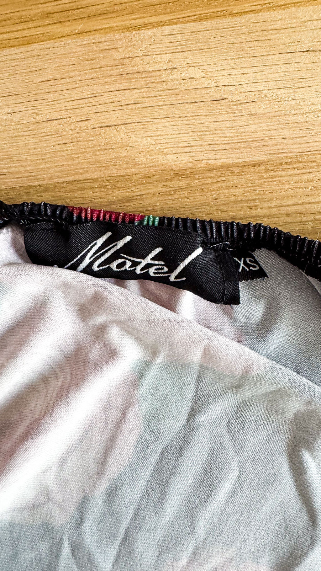 Robe Motel noire fleurs roses XS neuve élastique courte