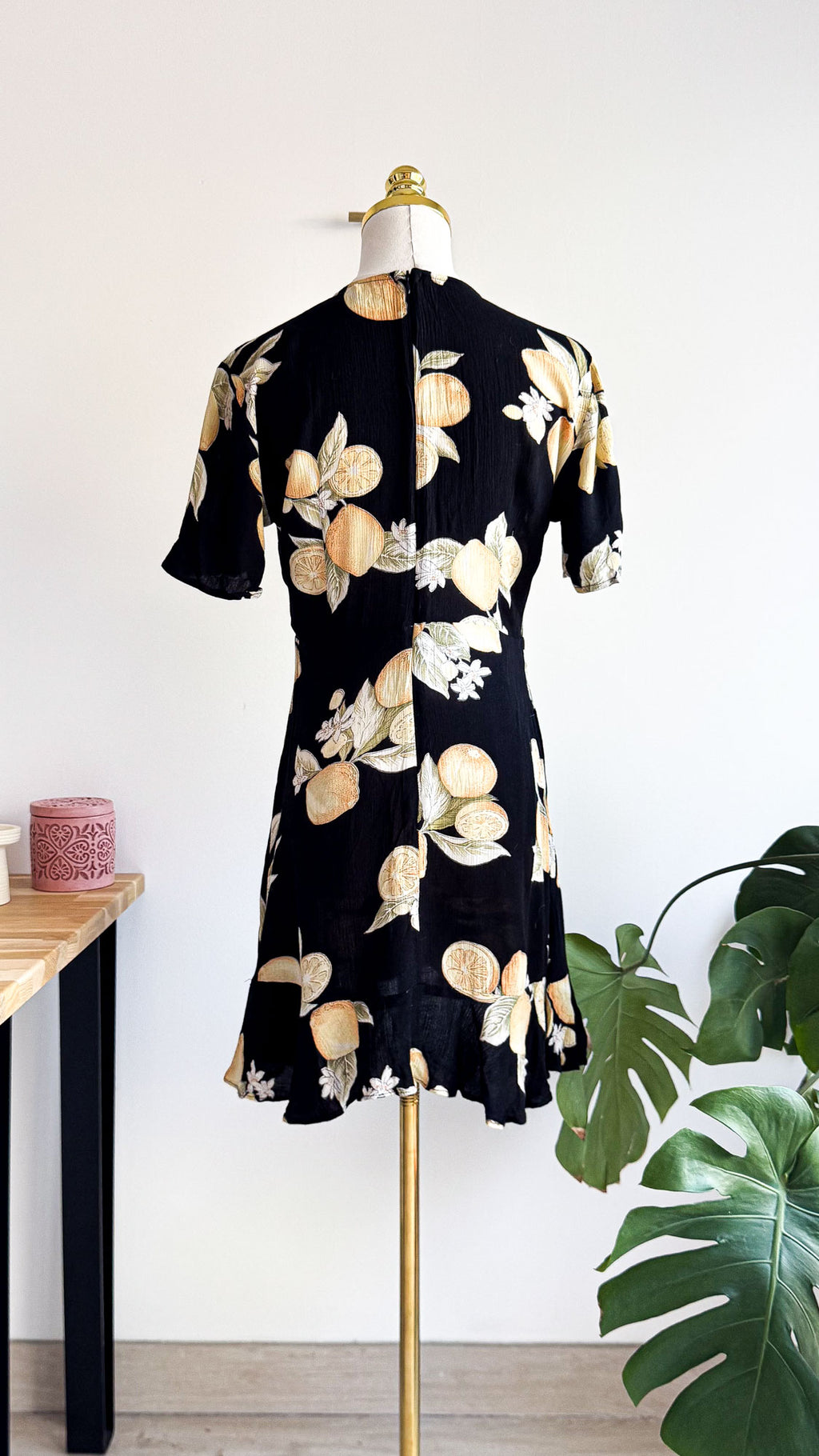 Robe ASOS noire citrons fleurs T34 nœud manches courtes