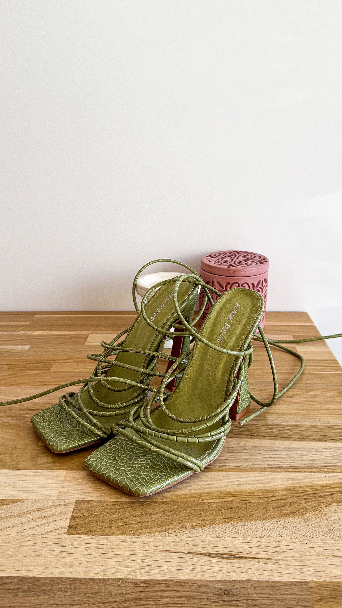 Sandales vertes lacets croco 9 (40) - Public Desire