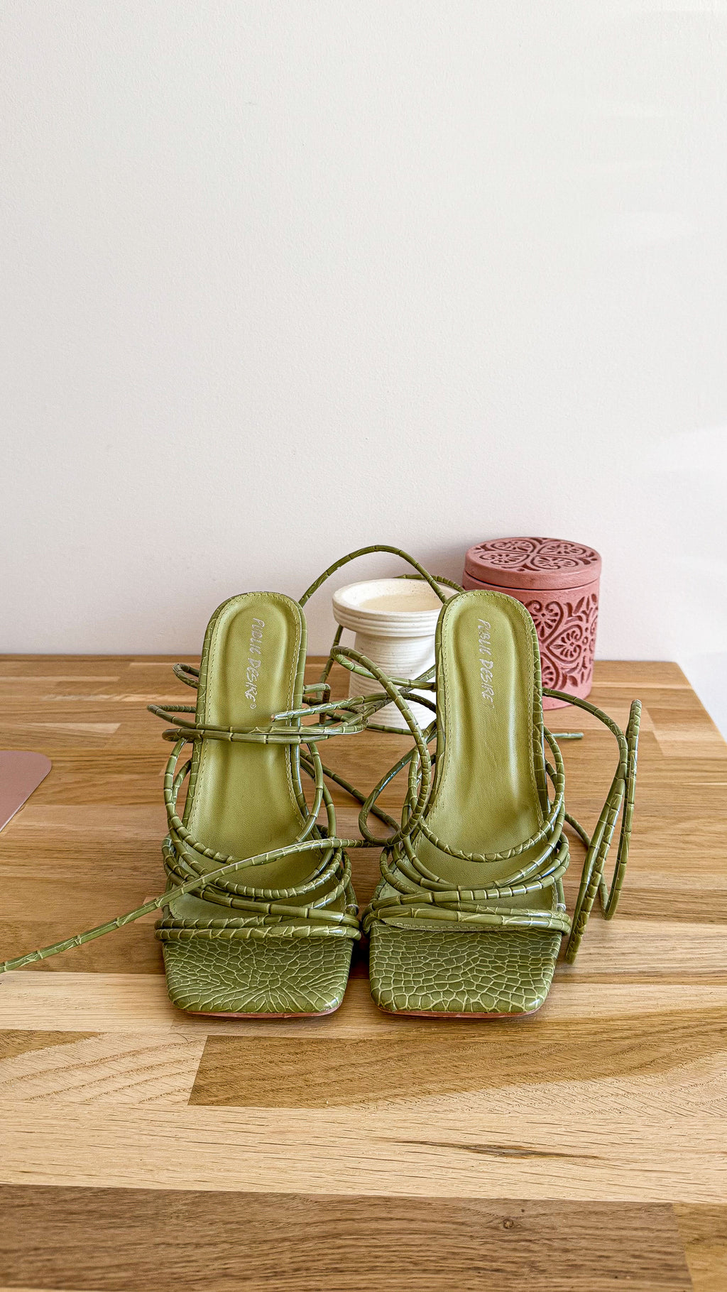 Sandales vertes lacets croco 9 (40) - Public Desire