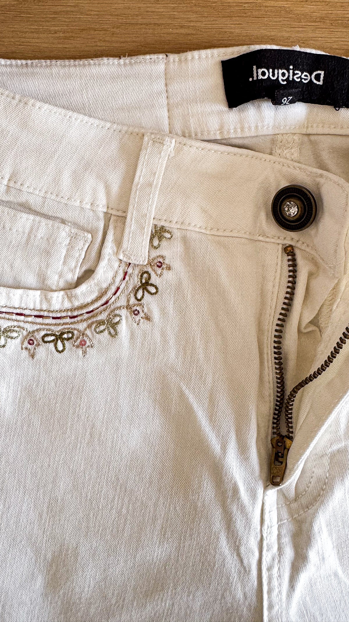 Jean blanc brodé sequins détail 26 (~36) - Desigual