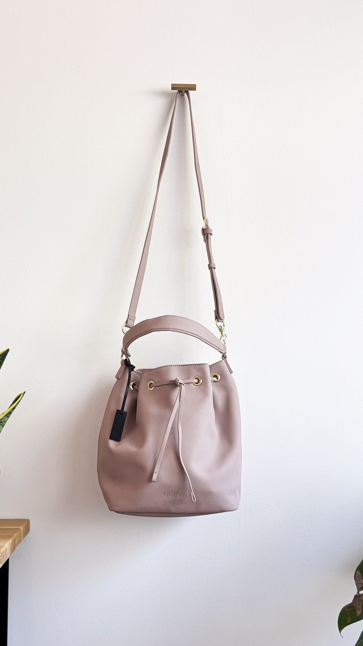Sac seau Guess rose poudré bandoulière neuf