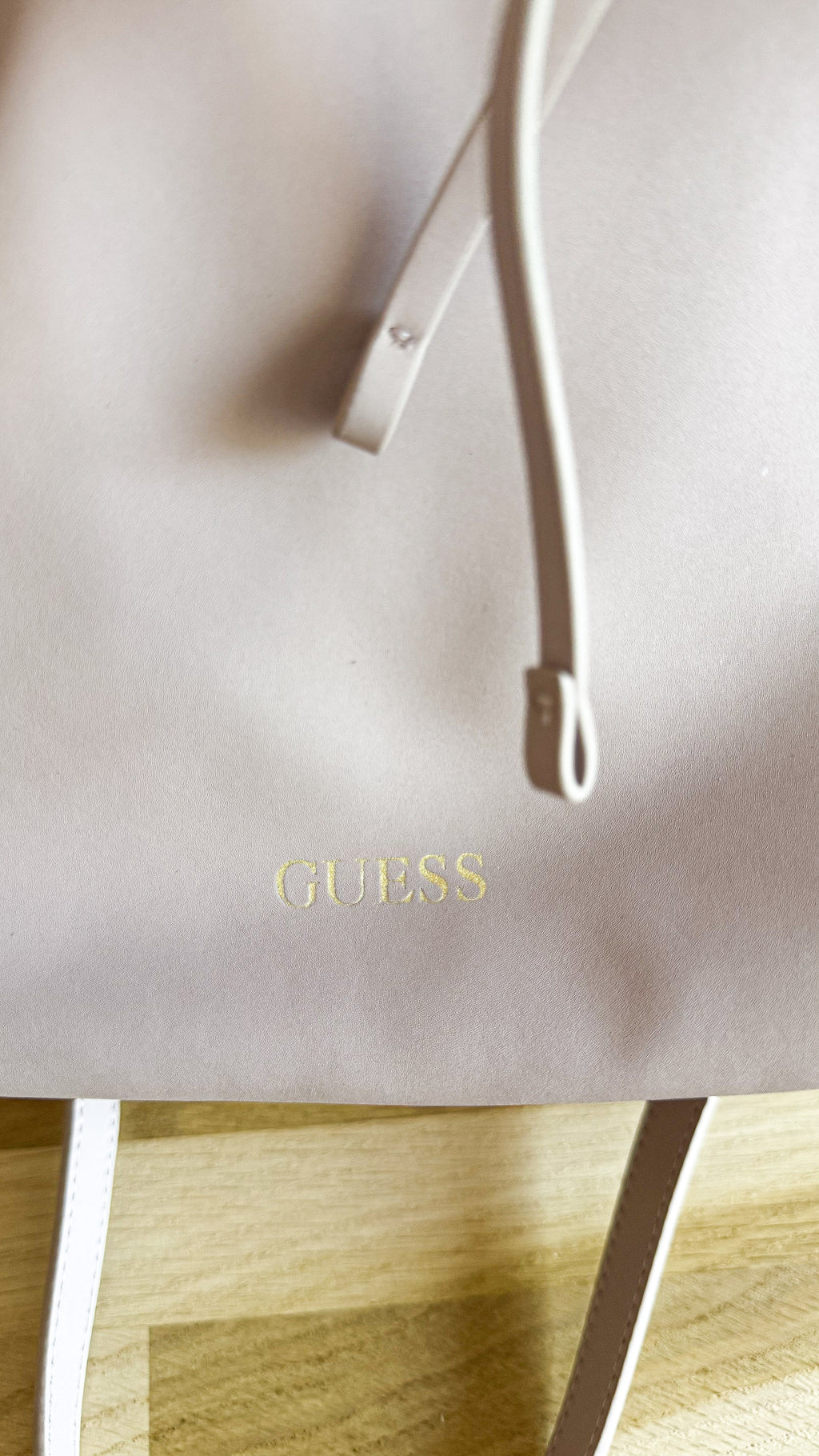 Sac seau Guess rose poudré bandoulière neuf