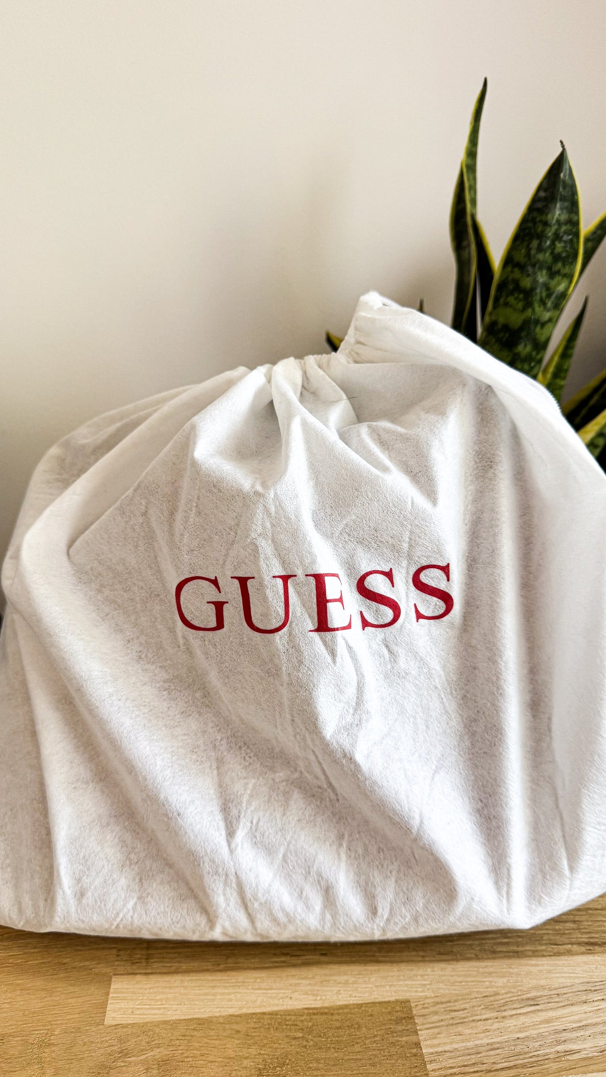 Sac seau Guess rose poudré bandoulière neuf