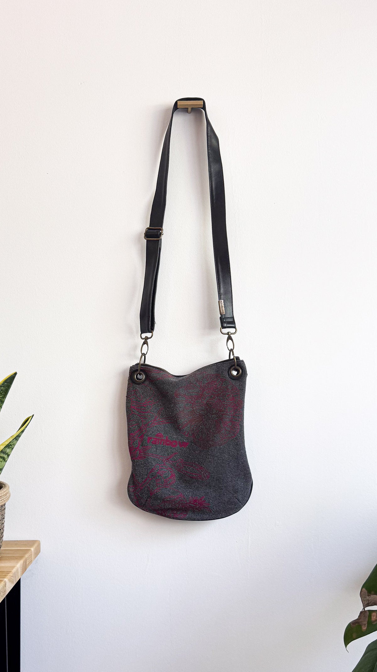Sac Desigual noir bandoulière motifs fleurs bohème