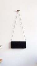 Pochette cérémonie noire dentelle chaîne argentée