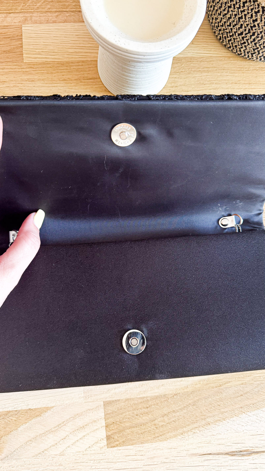 Pochette cérémonie noire dentelle chaîne argentée