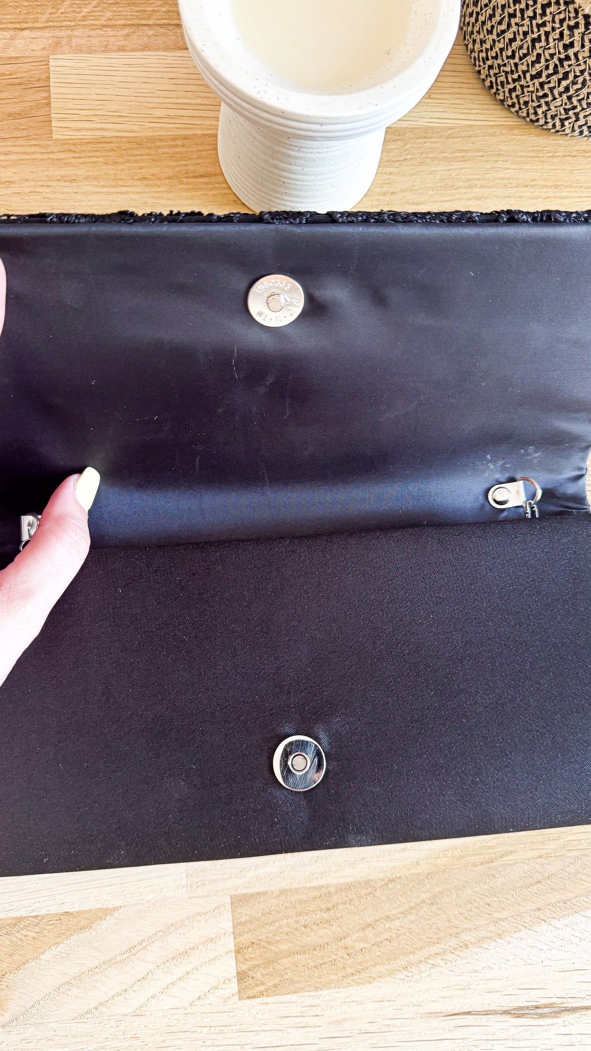 Pochette cérémonie noire dentelle chaîne argentée