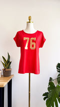 T-shirt rouge femme In Extenso imprimé 76 doré taille M
