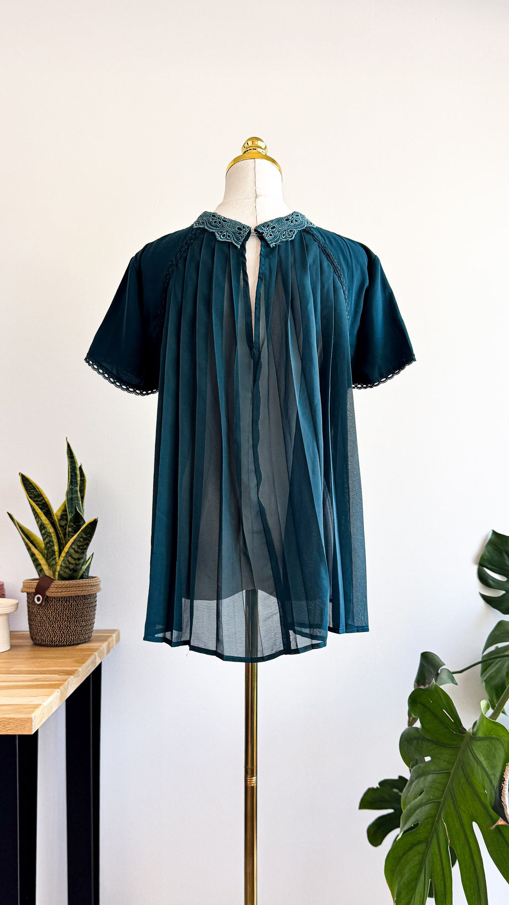 Blouse Grace & Mila bleu canard dentelle dos plissé transparente taille M