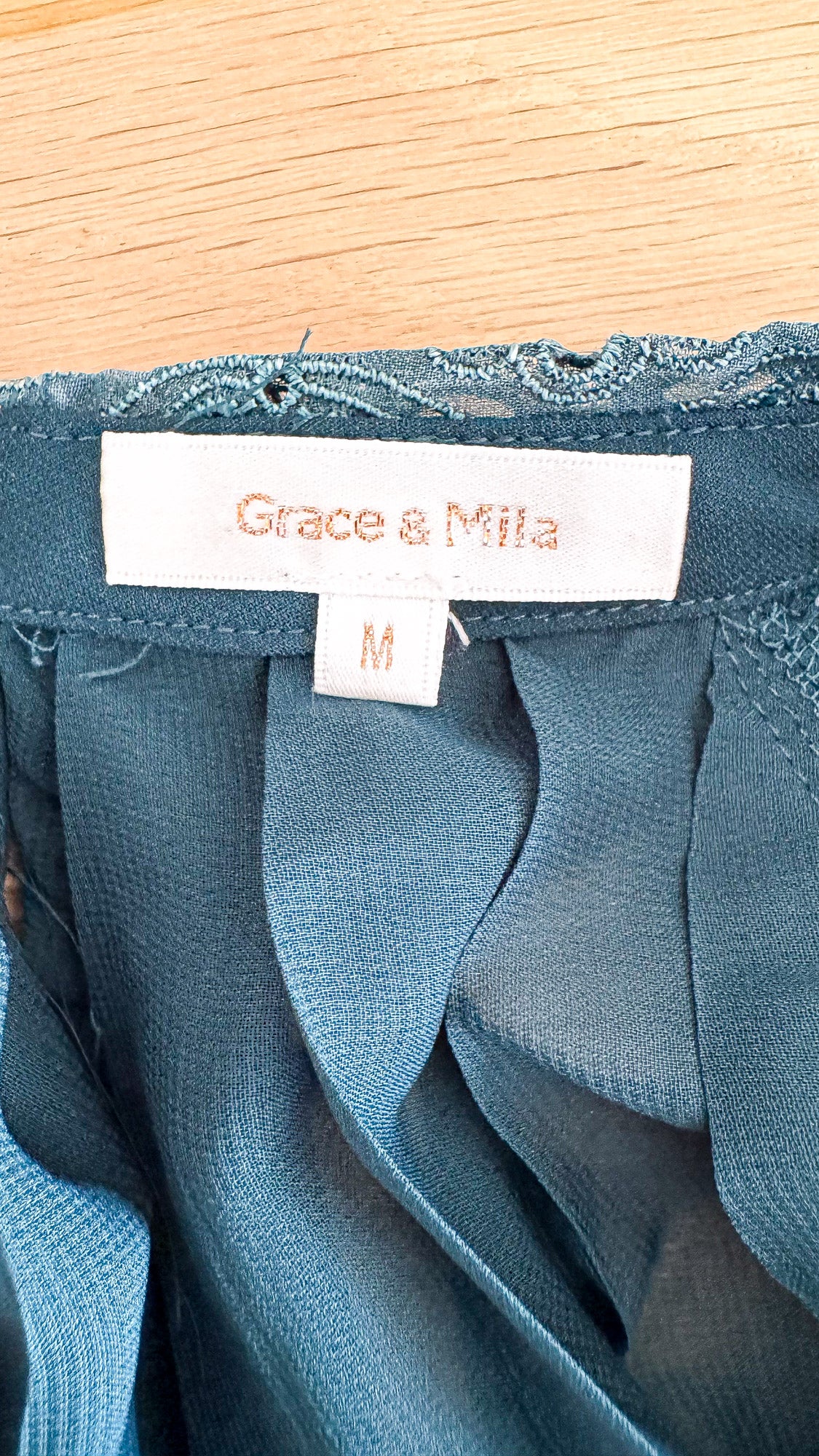 Blouse Grace & Mila bleu canard dentelle dos plissé transparente taille M