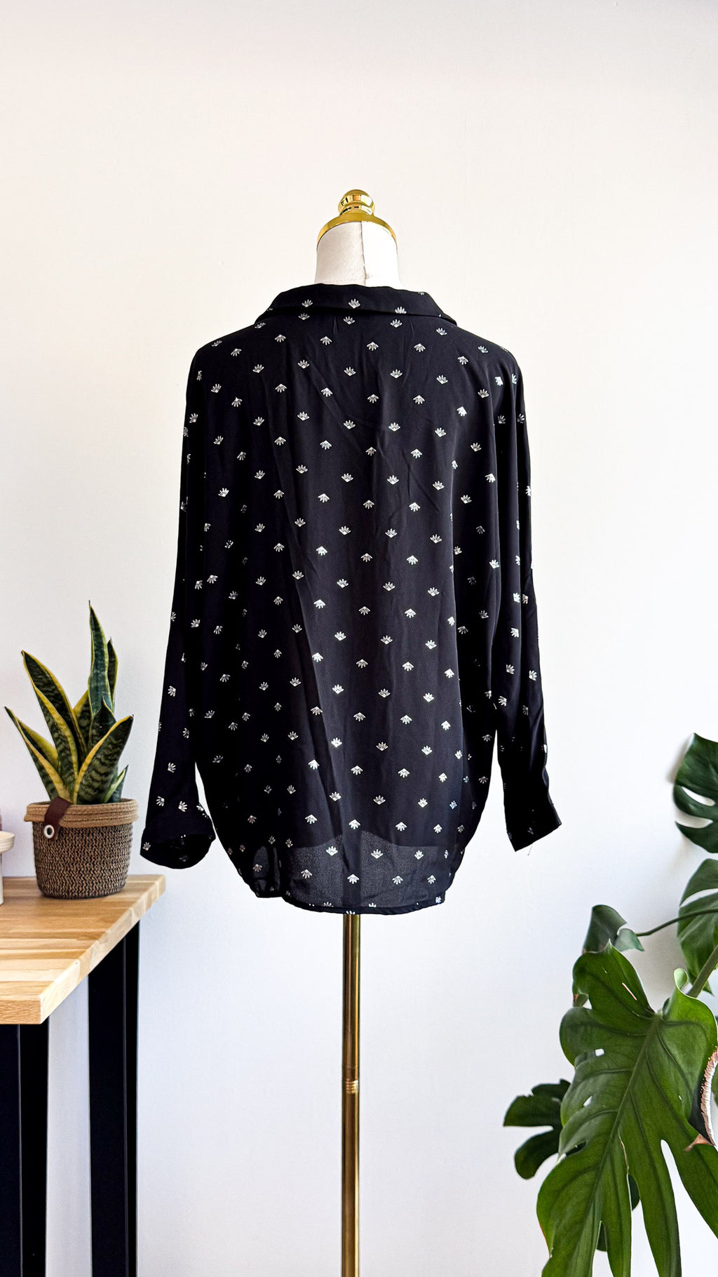 Deeluxe women's black printed fluid long-sleeved blouse size S