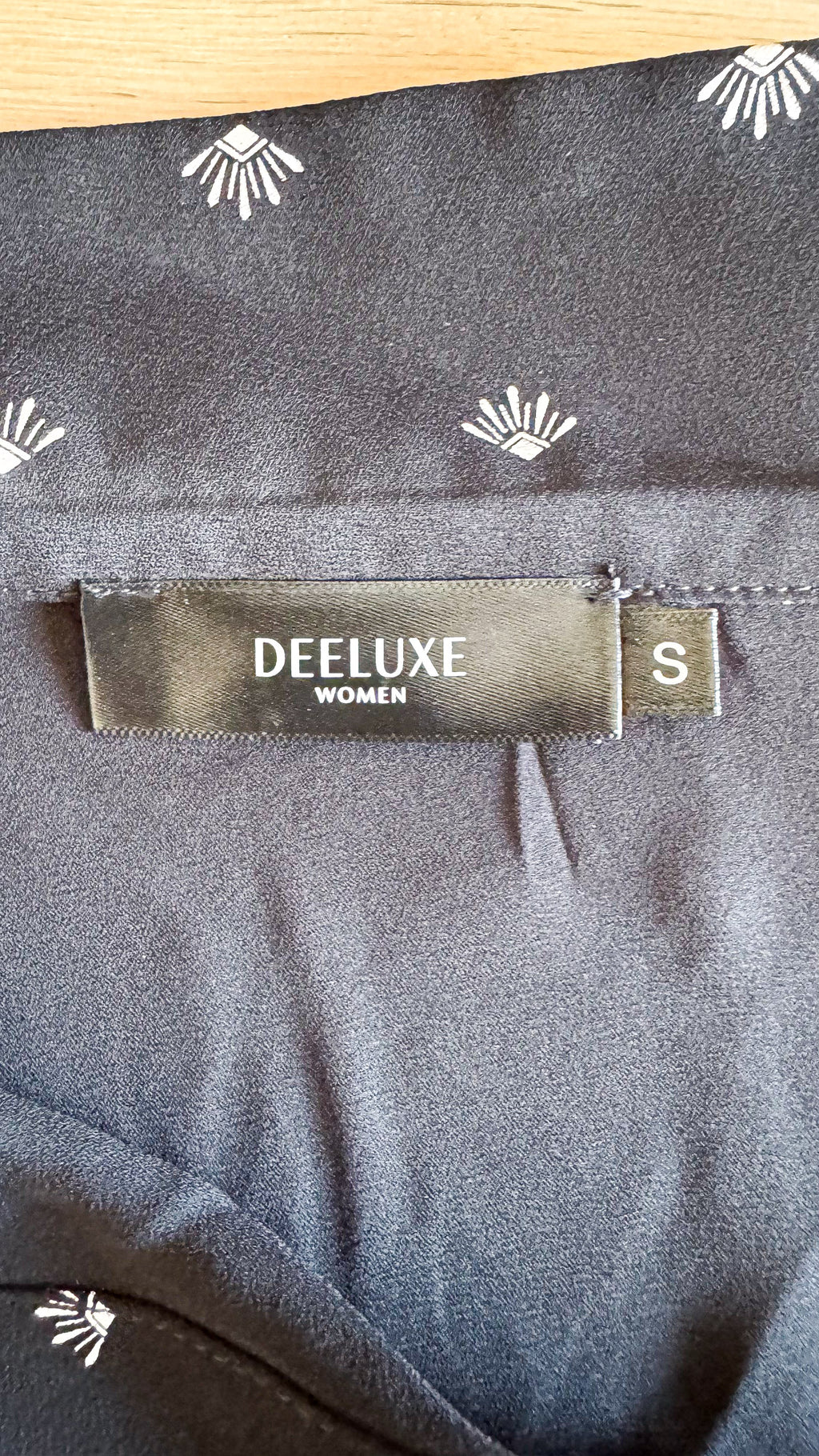 Deeluxe women's black printed fluid long-sleeved blouse size S
