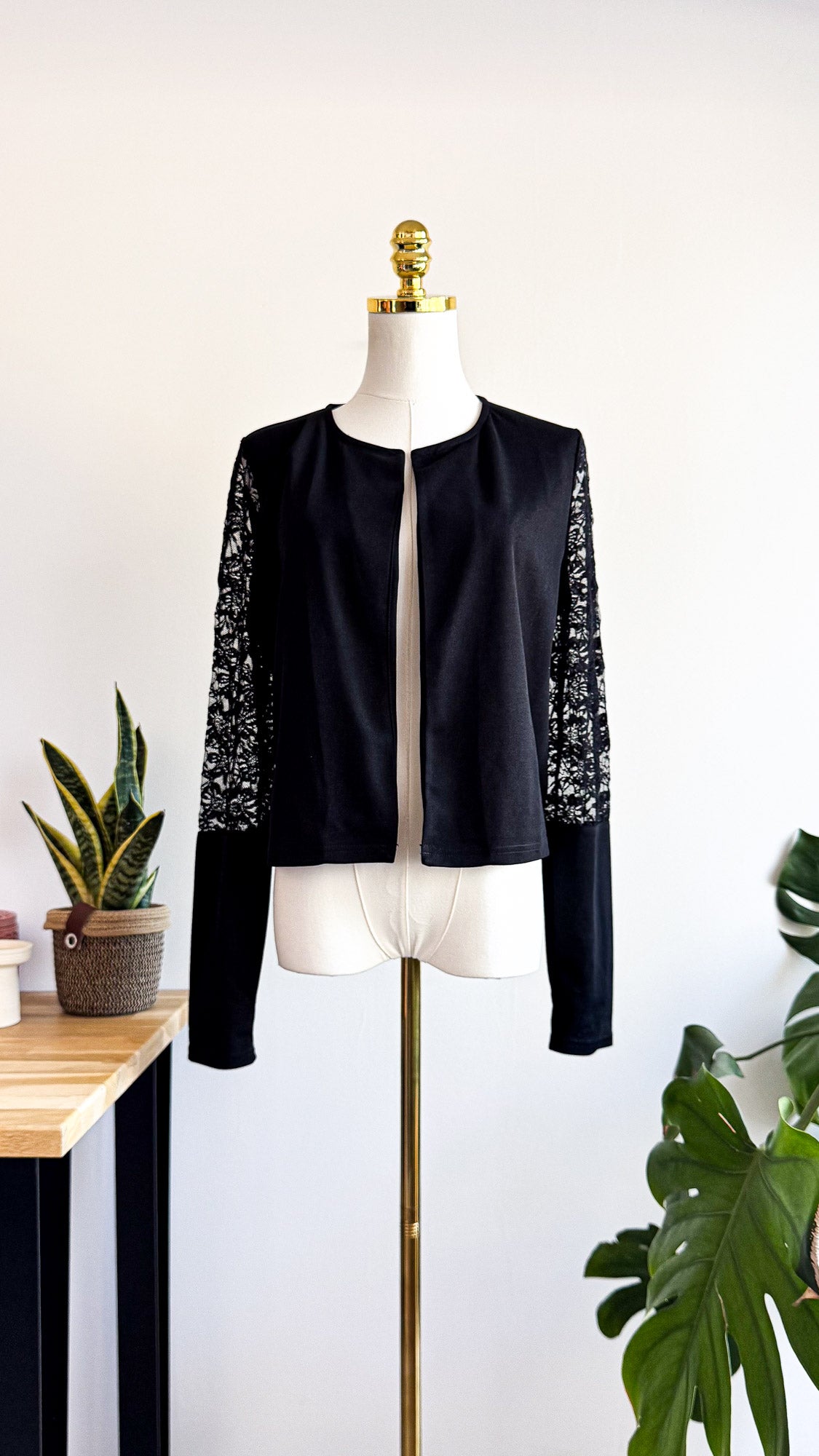 Veste noire fine Emery Rose manches dentelle femme taille M