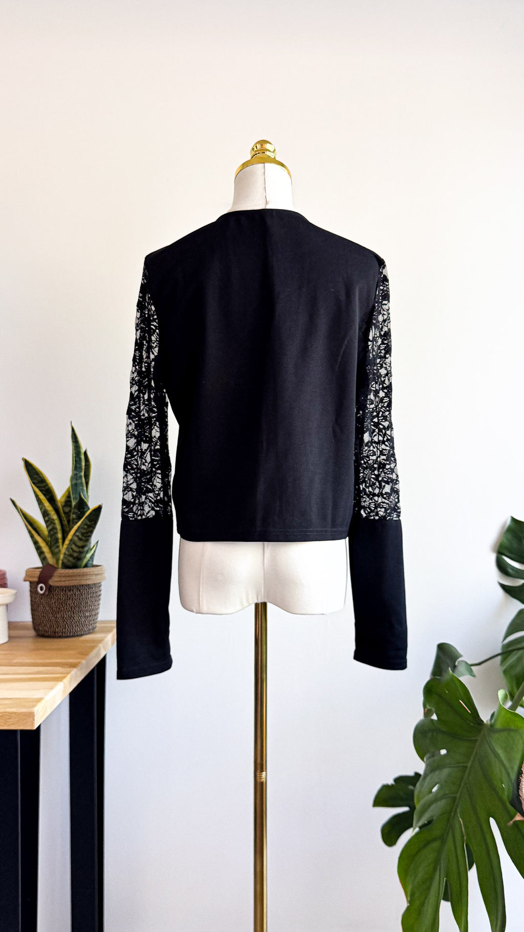 Veste noire fine Emery Rose manches dentelle femme taille M