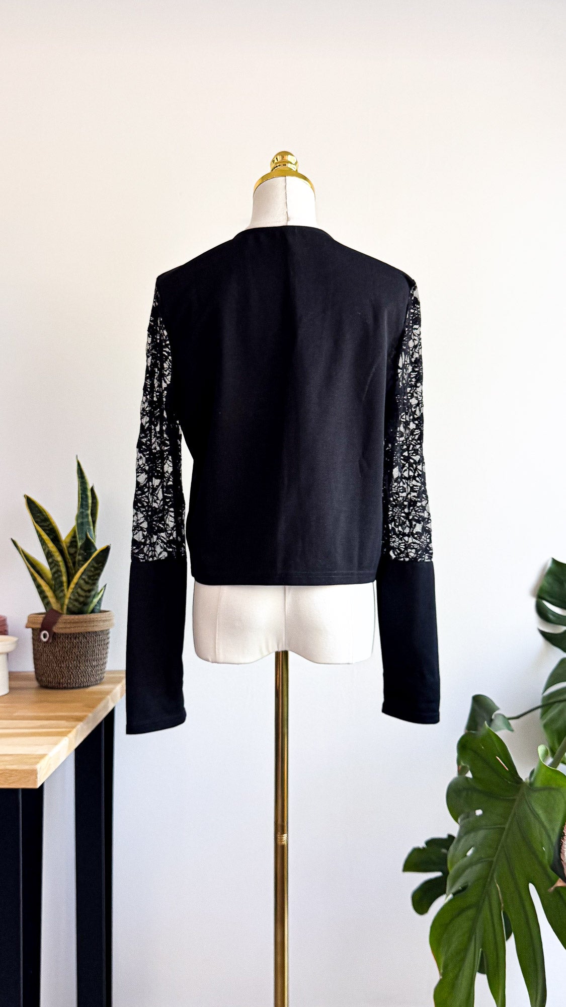 Veste noire fine Emery Rose manches dentelle femme taille M