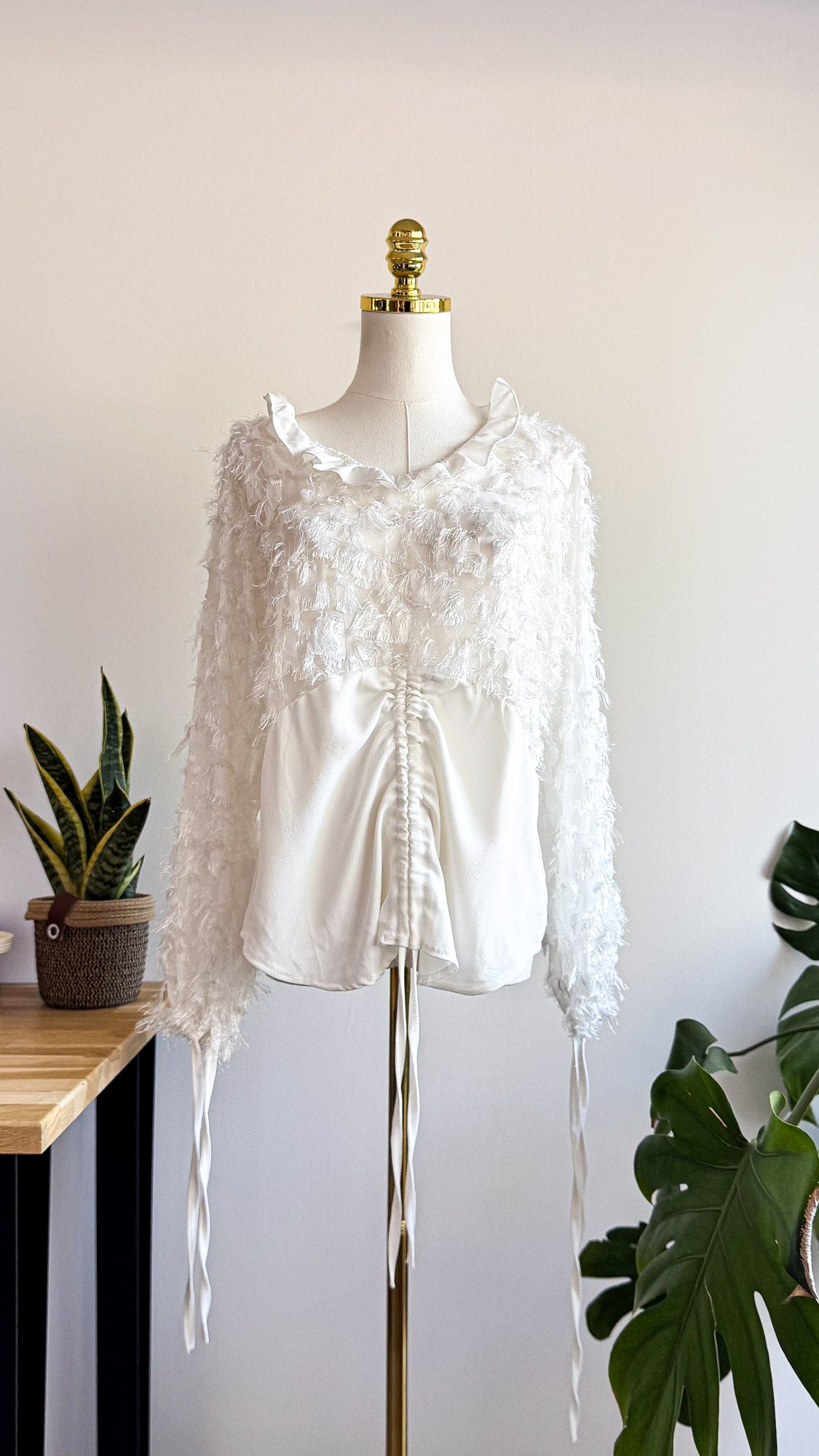 Blouse blanche bohème effet plume manches longues taille M