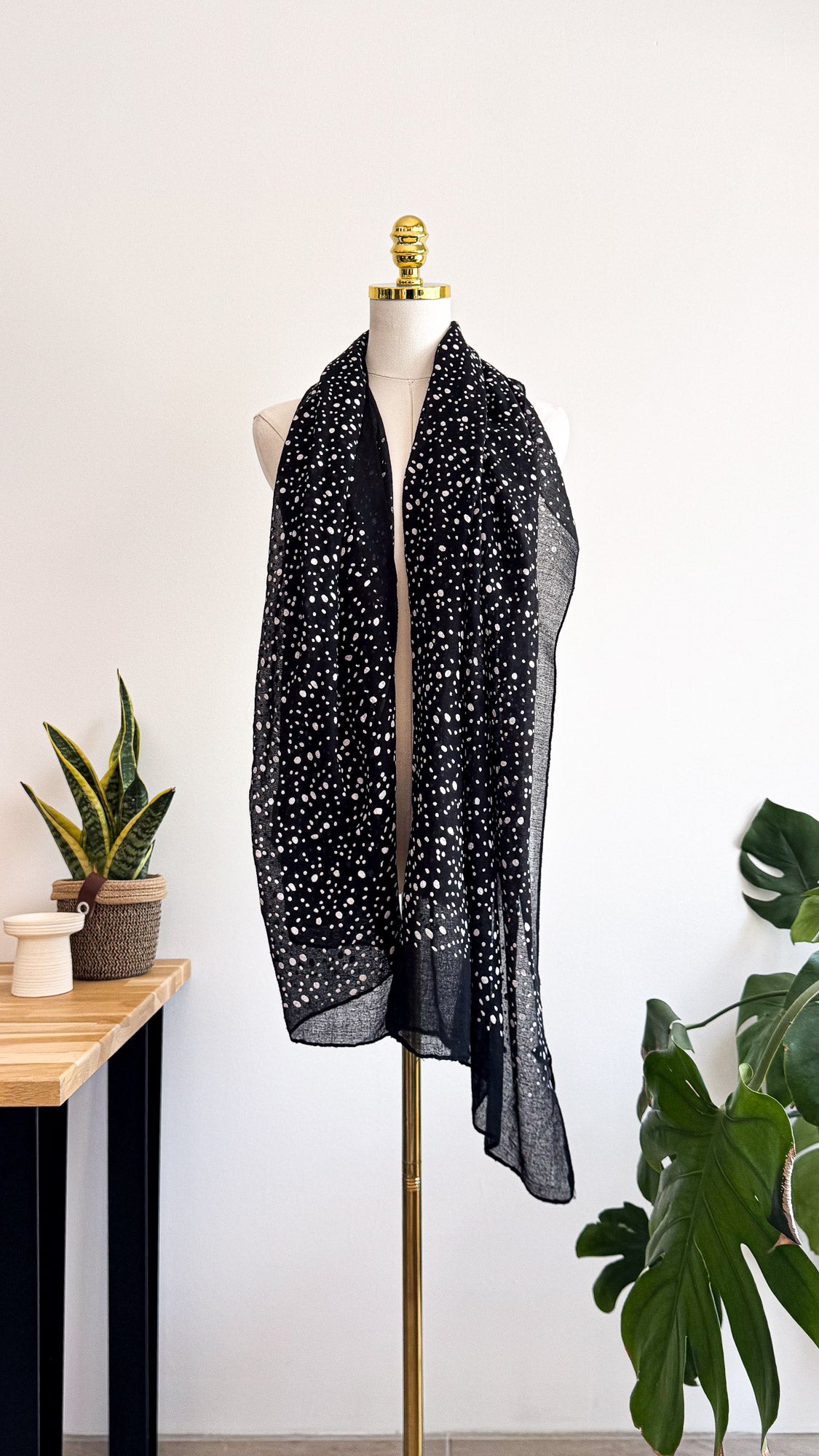 Foulard noir à pois blancs léger transparent femme