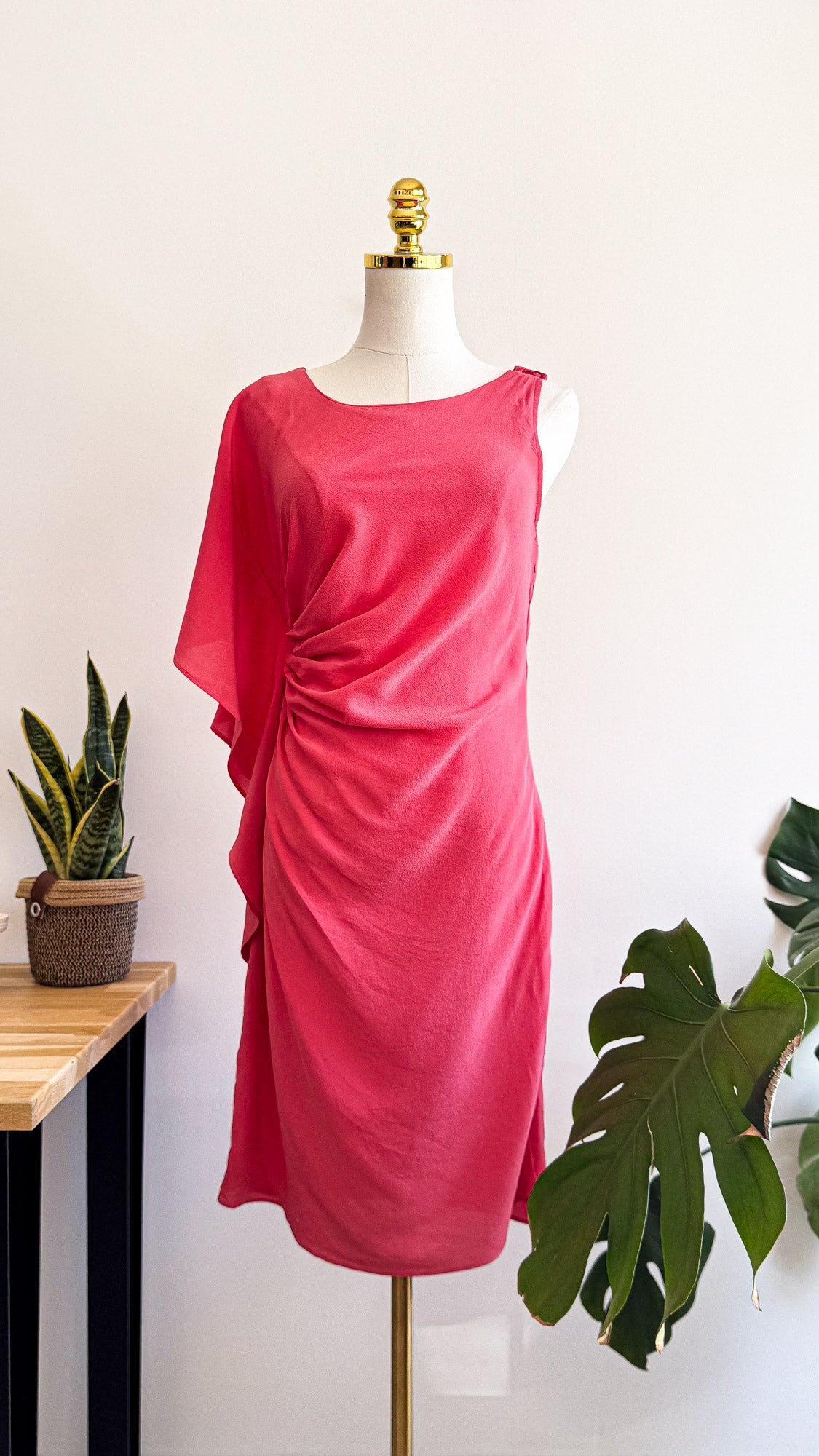 Robe fuchsia Maje drapée asymétrique taille 1 très bon état