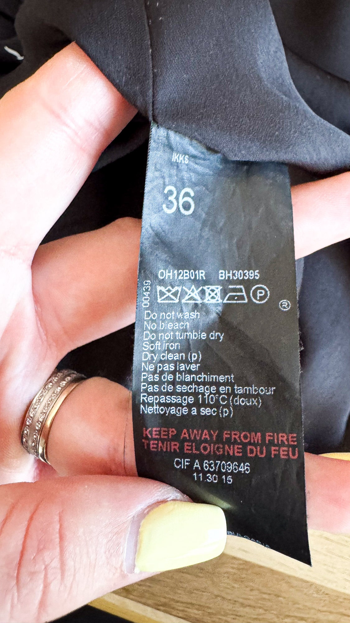 Robe IKKS femme noire 100% soie taille 36 dos ouvert très bon état