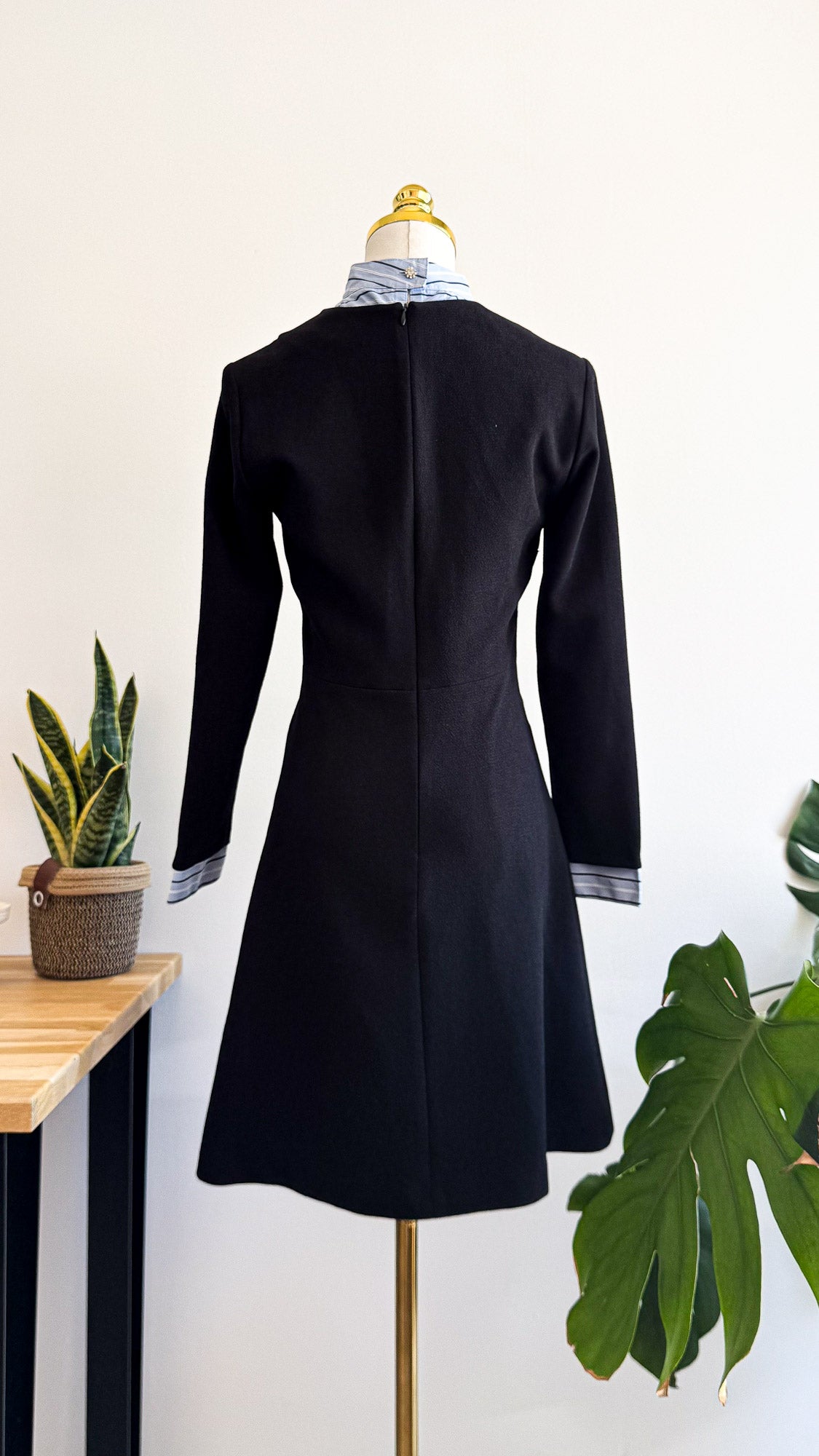 Robe Sandro noire col chemise bleu rayé taille 36 très bon état
