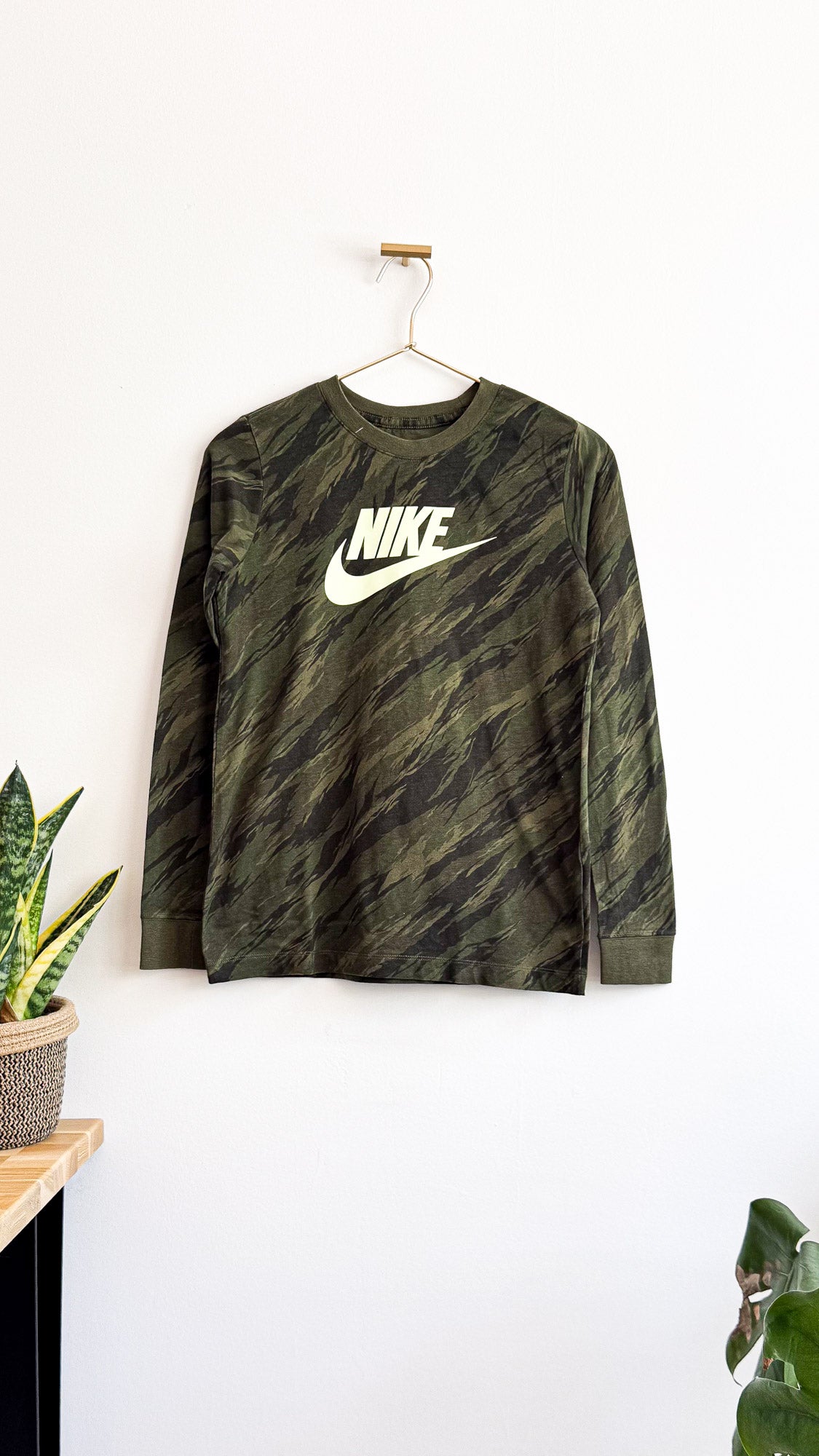 T-shirt ML kaki camouflage logo swoosh 10/12 ans - Nike