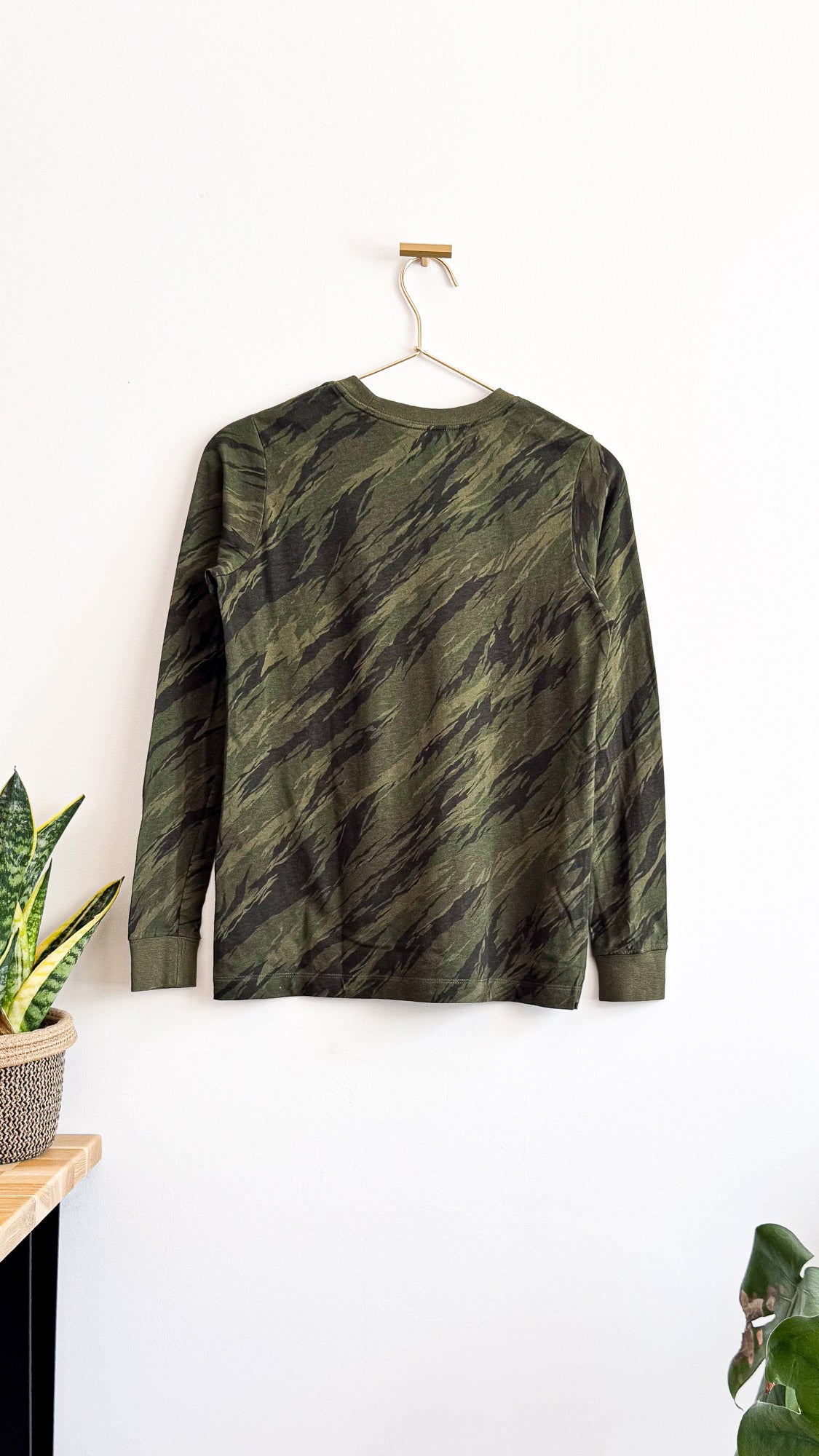 T-shirt ML kaki camouflage logo swoosh 10/12 ans - Nike