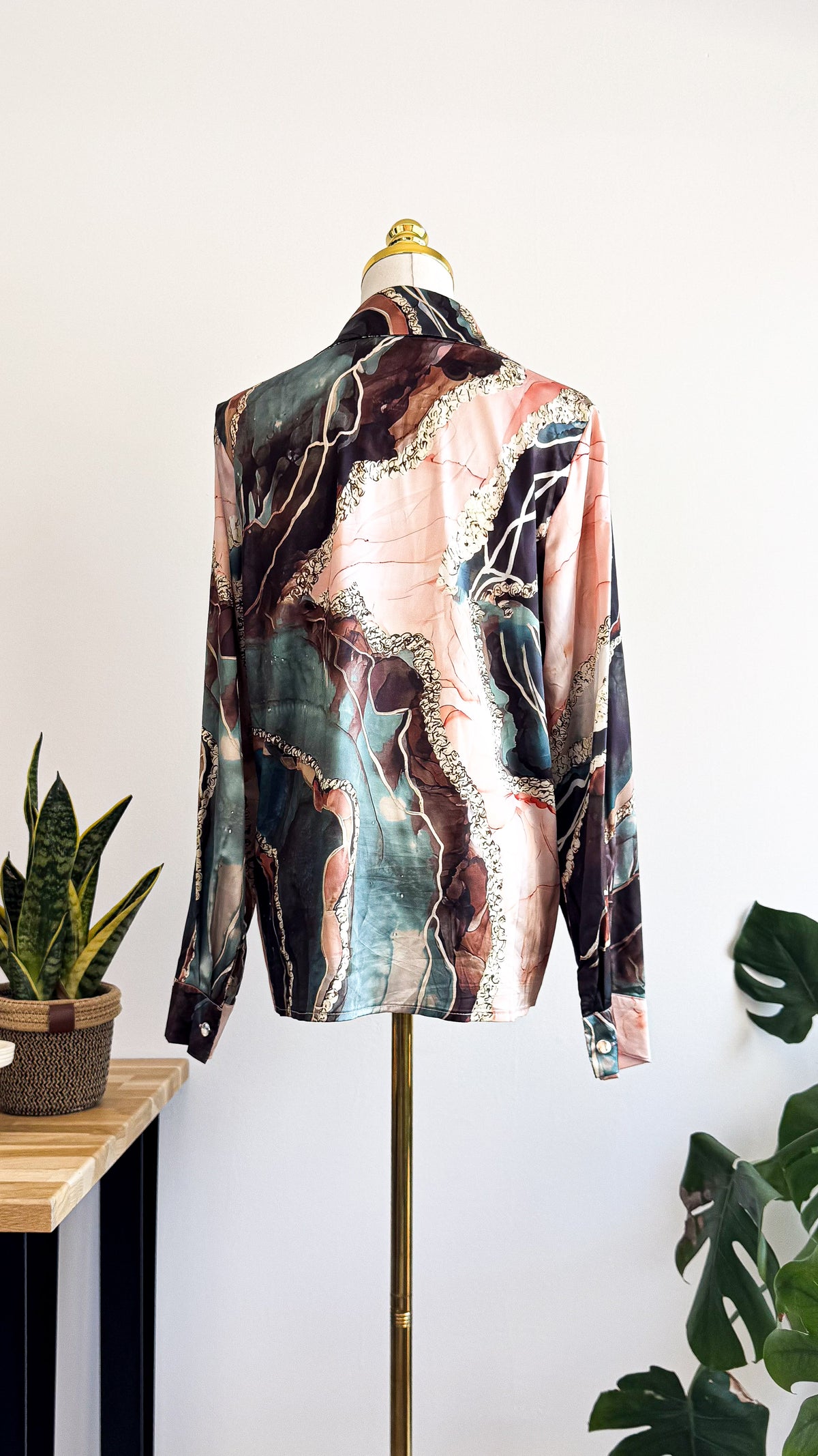 Chemise satinée imprimé marbre multicolore taille M