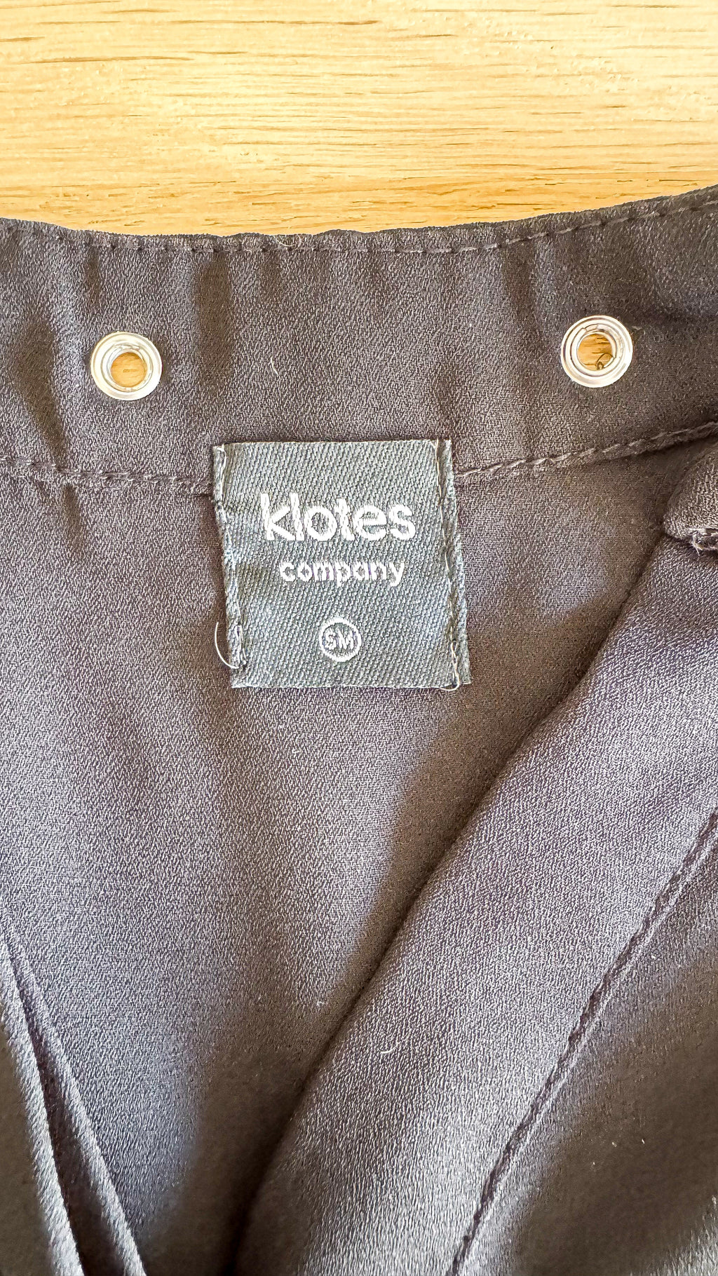 Blouse noire fluide sans manches Klotes taille S/M