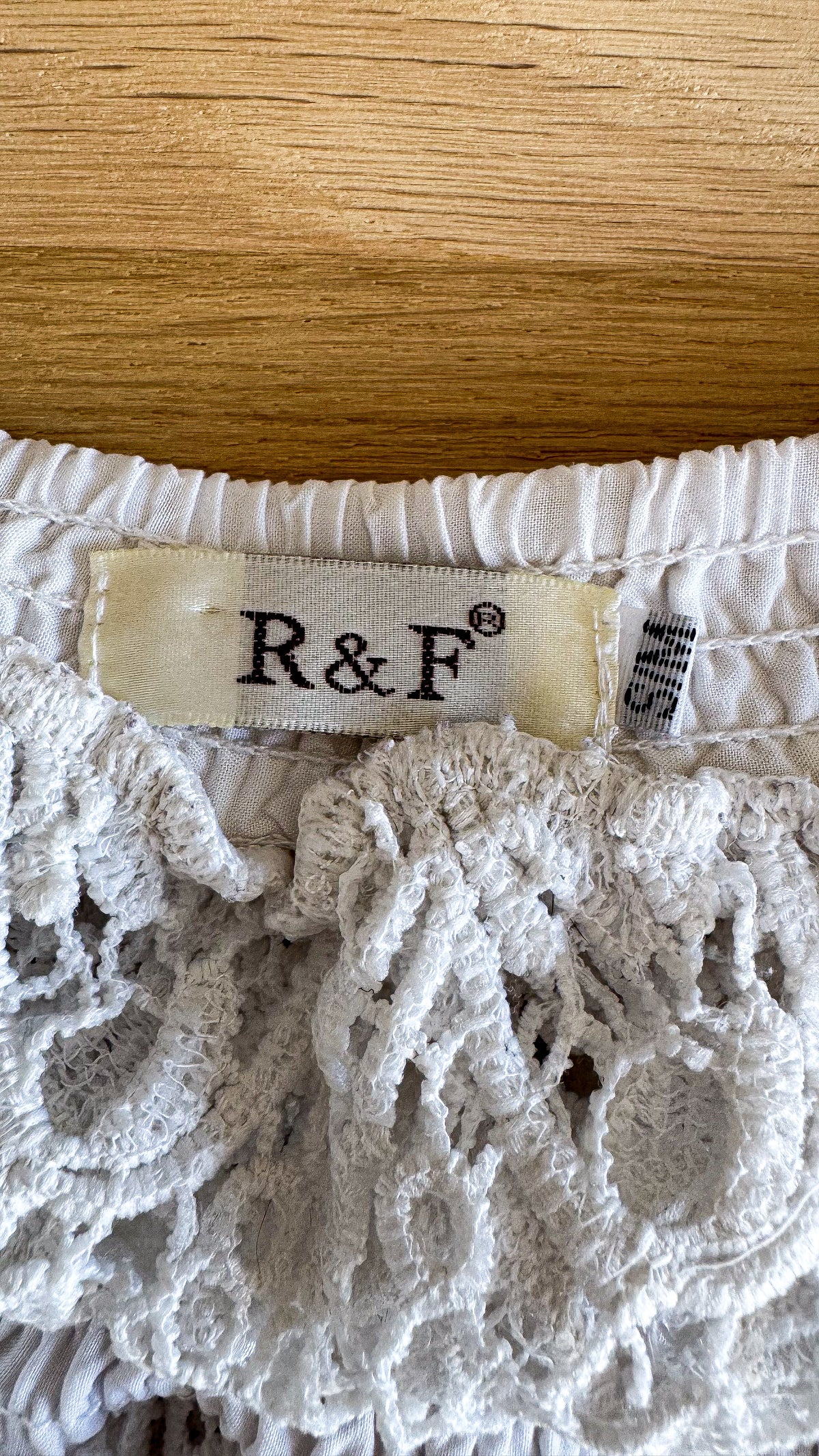 Top dentelle blanc épaules dénudées R&F taille S/M bohème