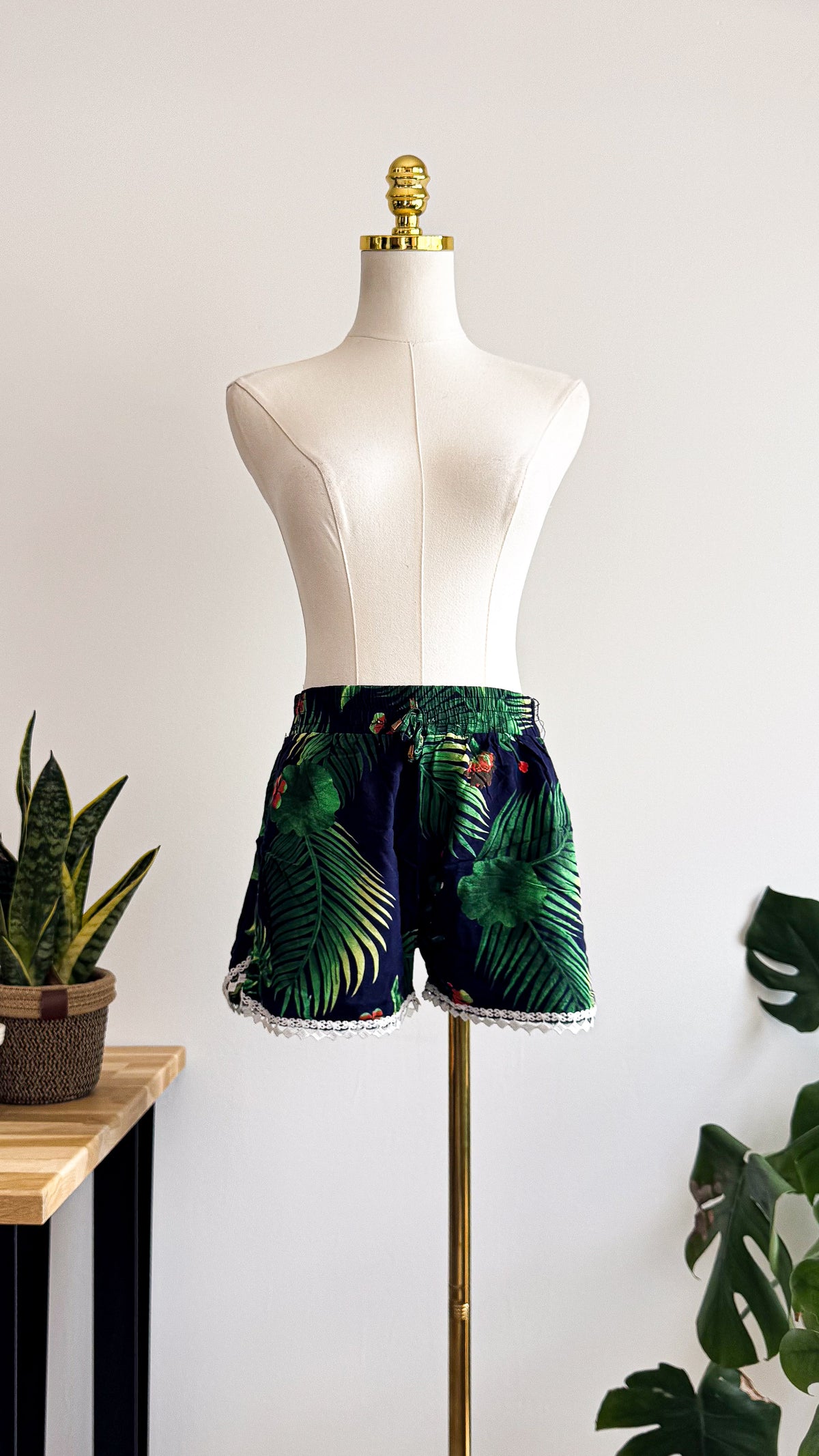 Short fluide imprimé tropical dentelle S