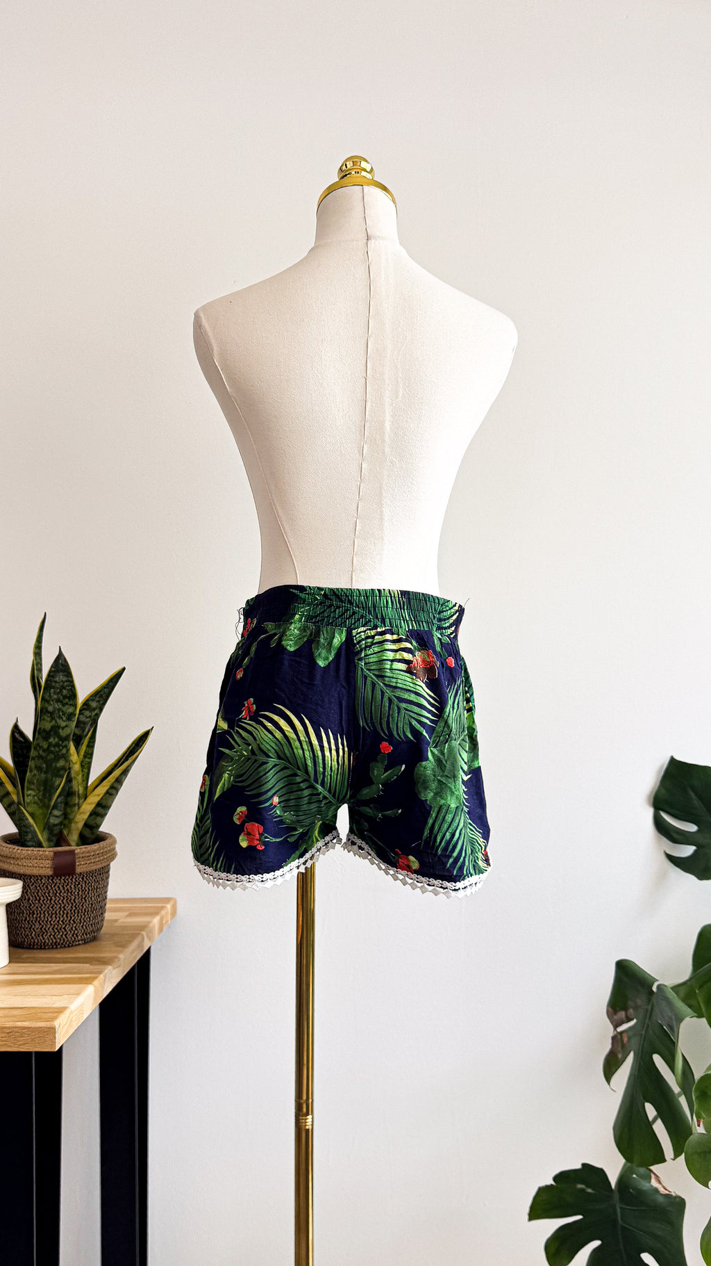 Short fluide imprimé tropical dentelle S