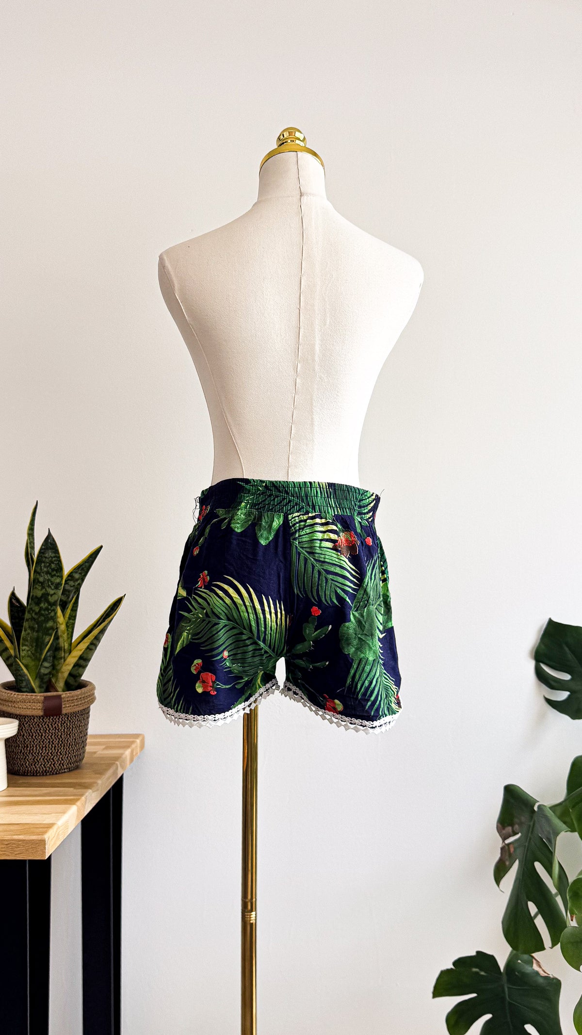 Short fluide imprimé tropical dentelle S