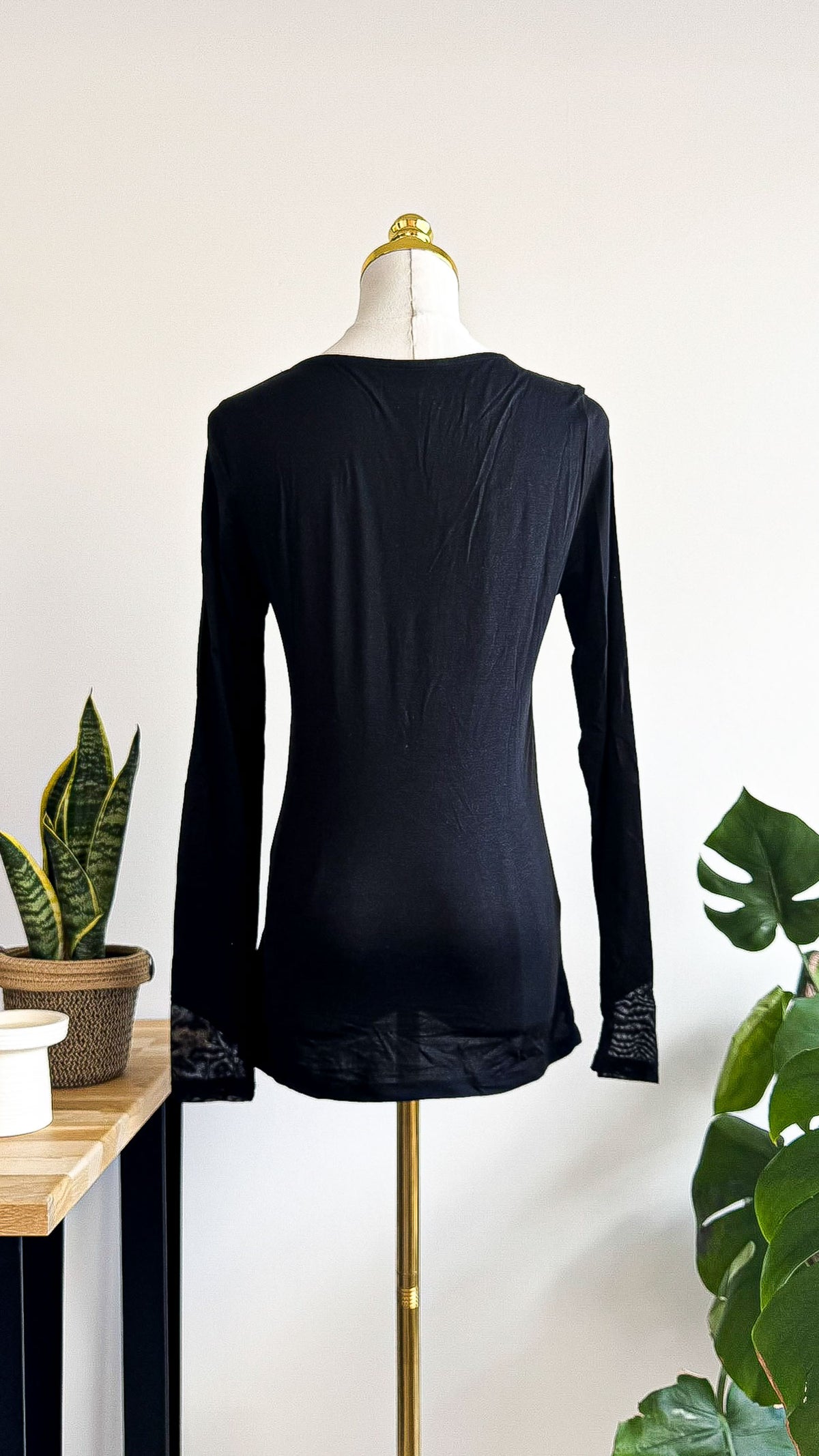Haut Camaïeu noir plumetis col large manches longues taille S