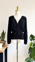 Blouse Zara noire plissée décolleté V taille marquée fluide taille S