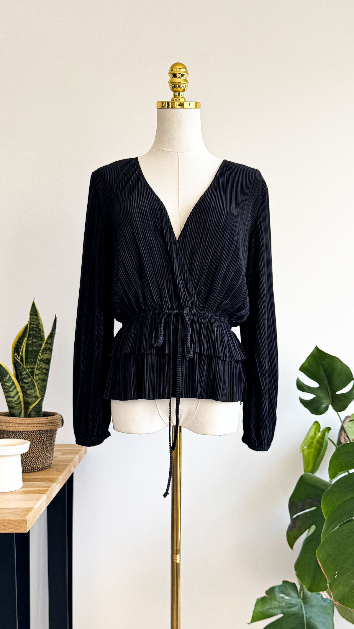Blouse Zara noire plissée décolleté V taille marquée fluide taille S