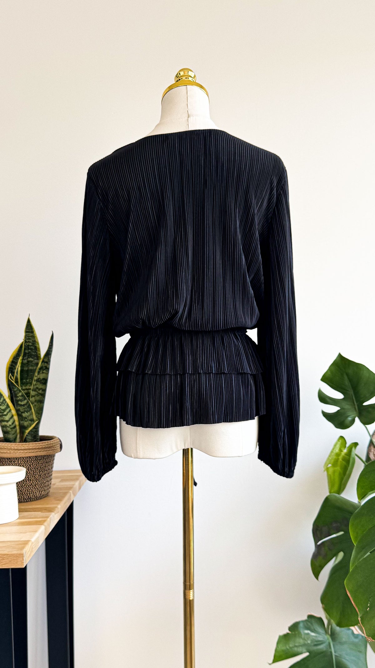 Blouse Zara noire plissée décolleté V taille marquée fluide taille S