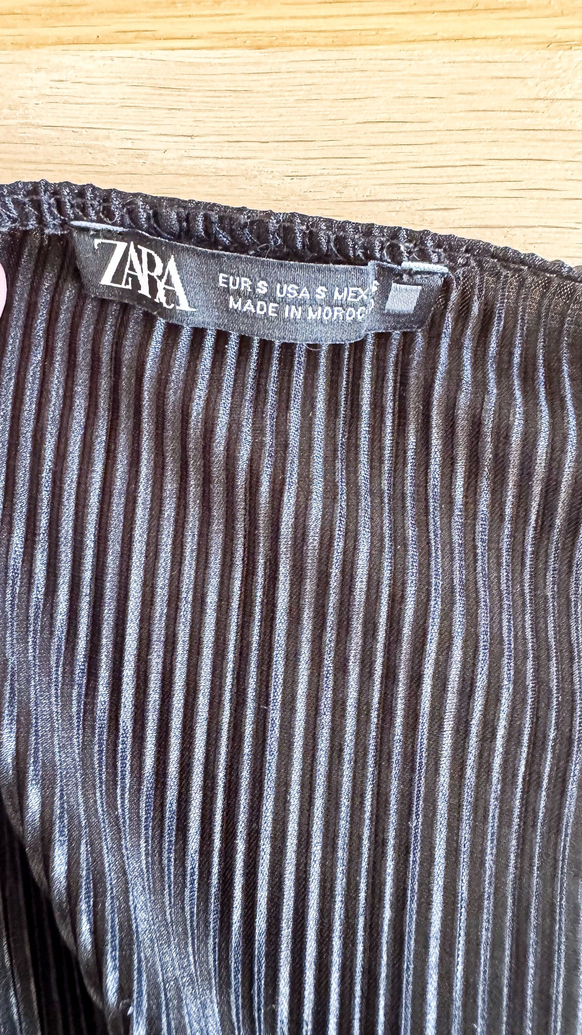 Blouse Zara noire plissée décolleté V taille marquée fluide taille S