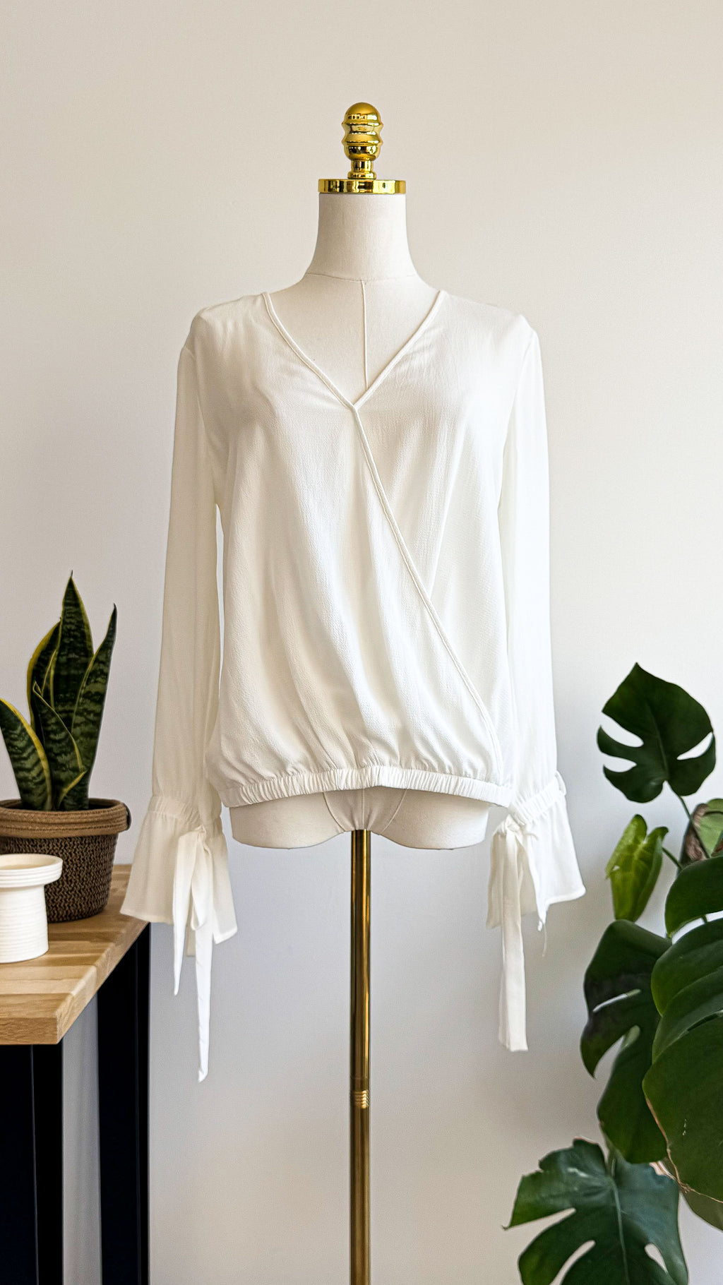 Blouse Benetton blanche fluide décolleté V manches volantées taille S