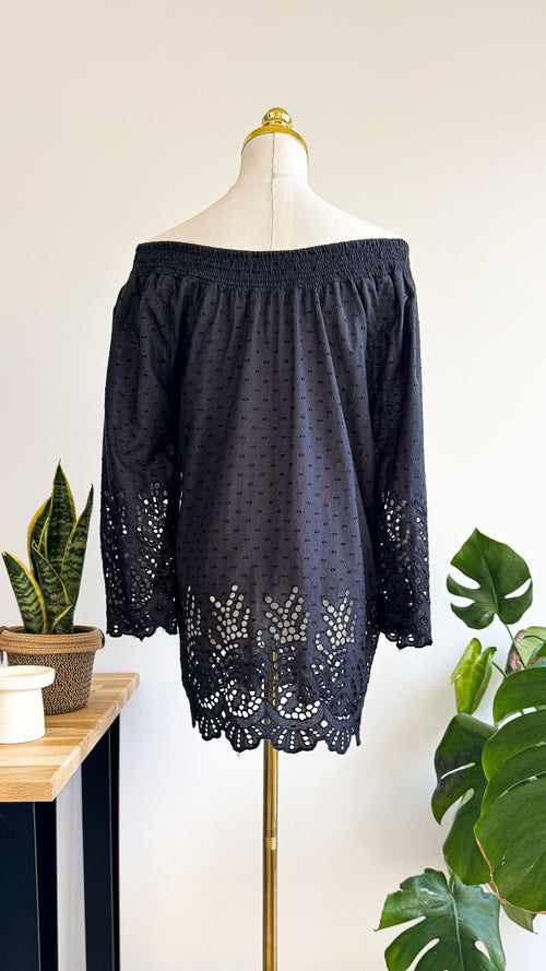 Blouse Monoprix noire broderie anglaise épaules dénudées taille 1