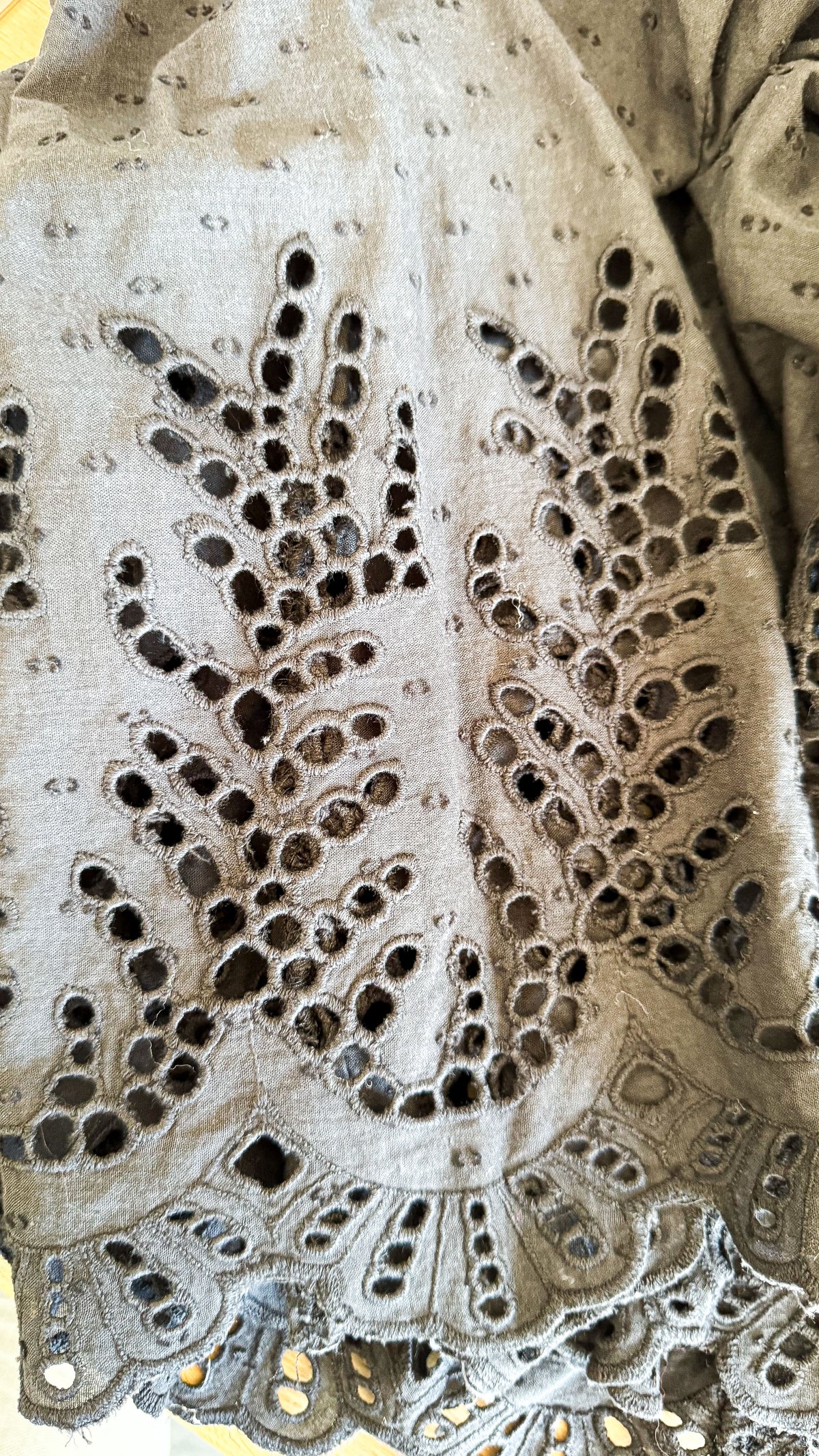 Blouse Monoprix noire broderie anglaise épaules dénudées taille 1