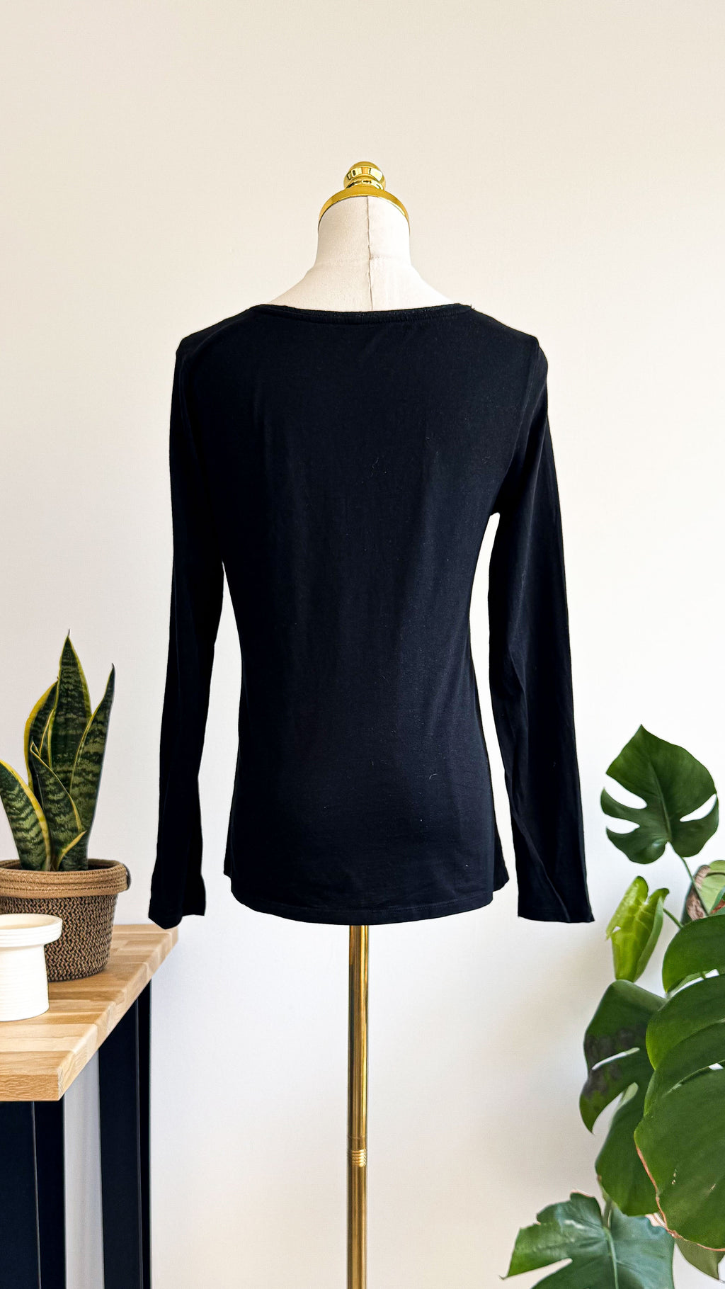 Top Camaïeu noir basique col V manches longues taille M