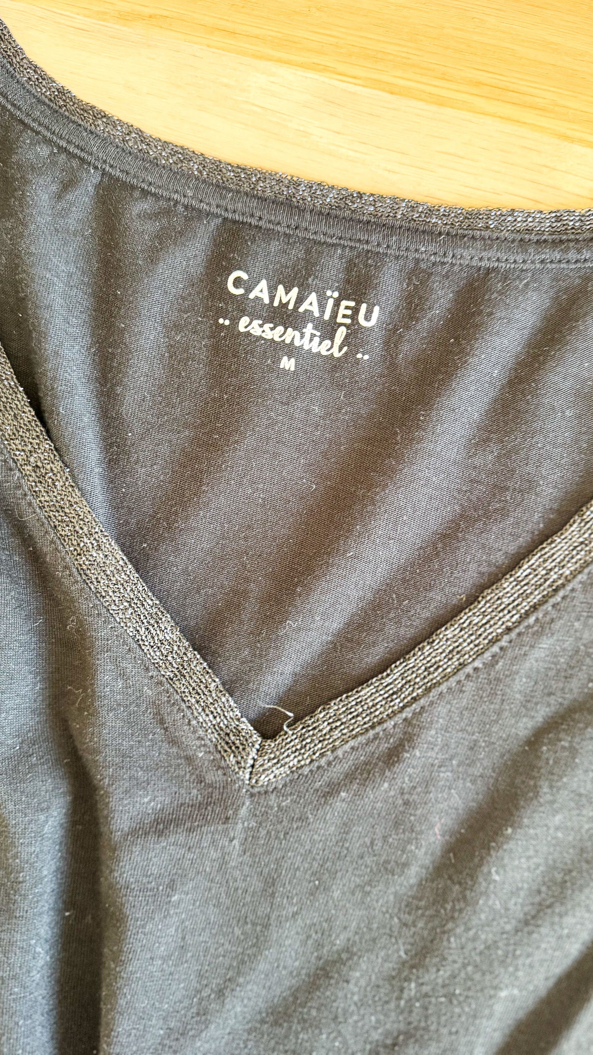 Top Camaïeu noir basique col V manches longues taille M