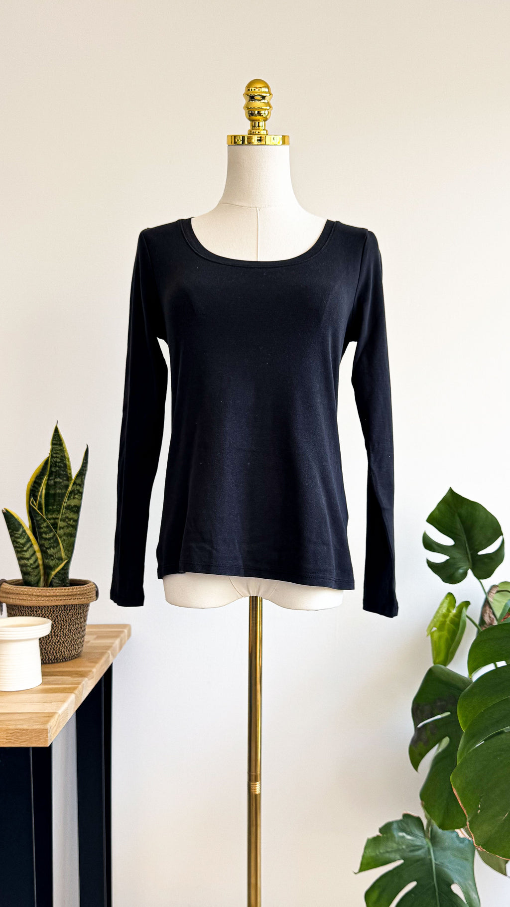 Top Camaïeu noir basique col rond manches longues taille M