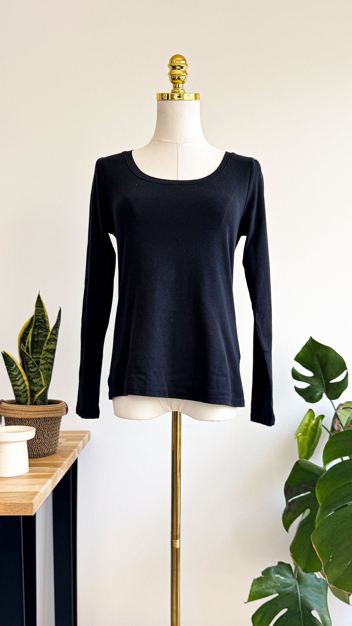 Top Camaïeu noir basique col rond manches longues taille M