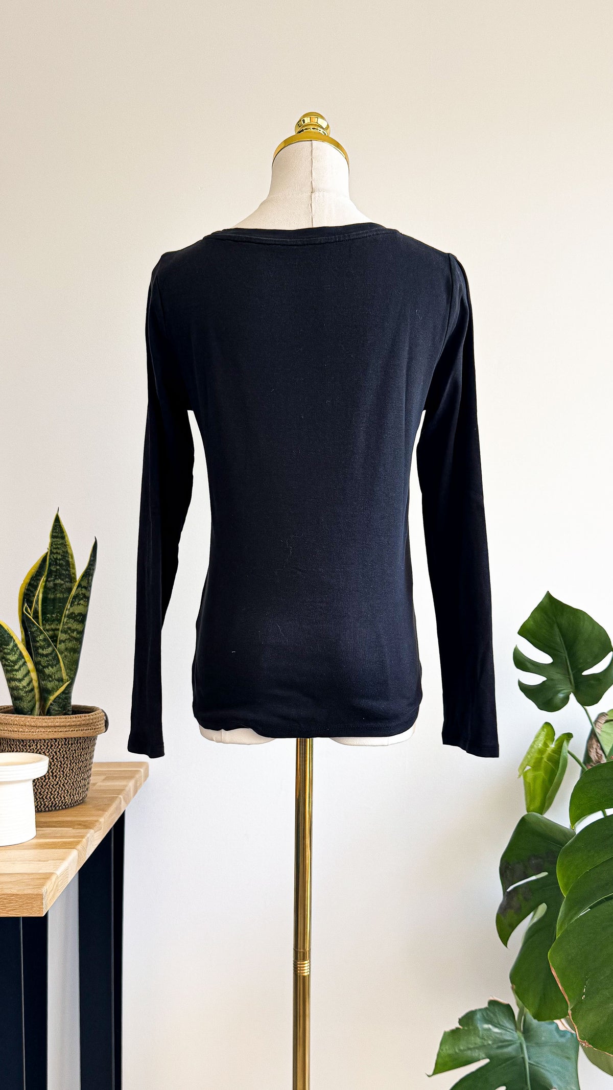 Top Camaïeu noir basique col rond manches longues taille M