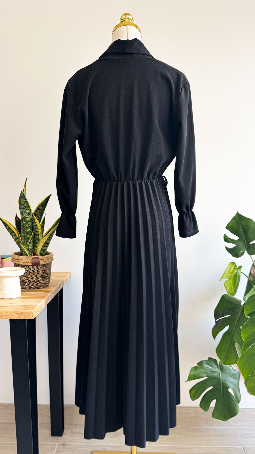 Robe longue cache-cœur plissée M - Cloothes