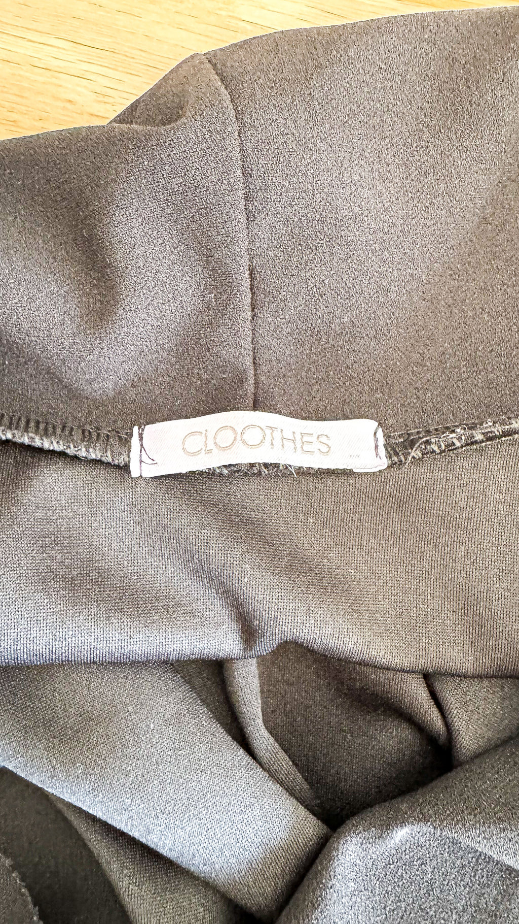 Robe longue cache-cœur plissée M - Cloothes