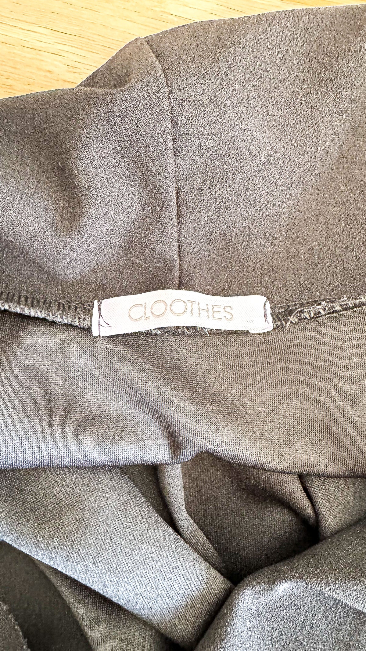 Robe longue cache-cœur plissée M - Cloothes