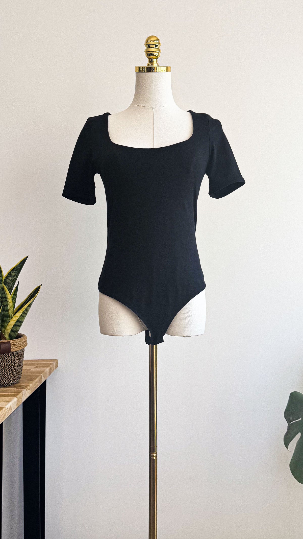 Body H&M noir encolure carrée manches courtes basique chic taille S/M